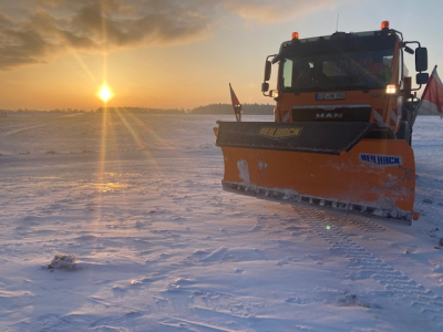 Schneepflug im Schnee